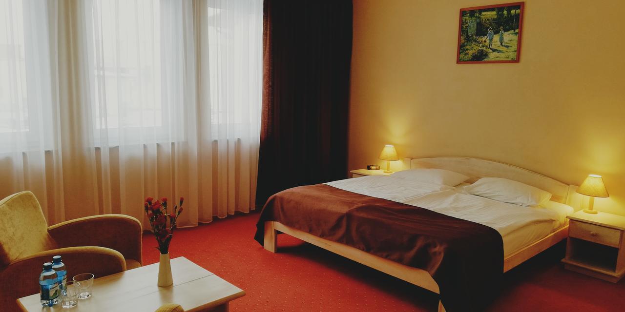 Hotel Metro Kladsko Exteriér fotografie